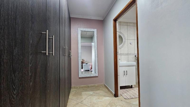 5 Bedroom Property for Sale in Dana Bay Western Cape